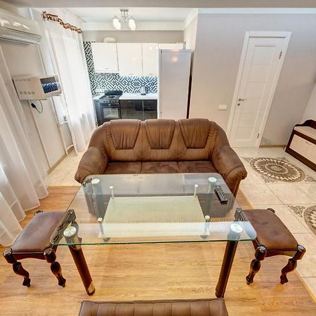 Excellent apartment Druzhby Narodov boulevard 3a. Lybedskaya metro station Kiev Buitenkant foto