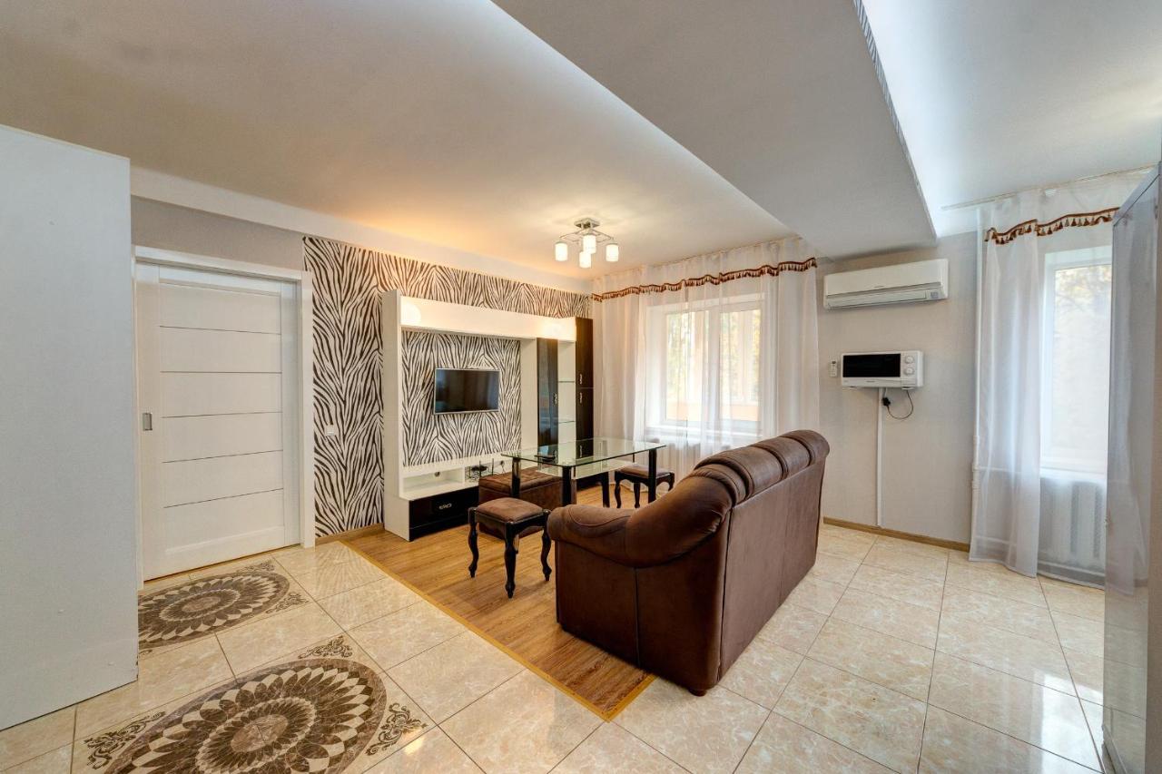 Excellent apartment Druzhby Narodov boulevard 3a. Lybedskaya metro station Kiev Buitenkant foto