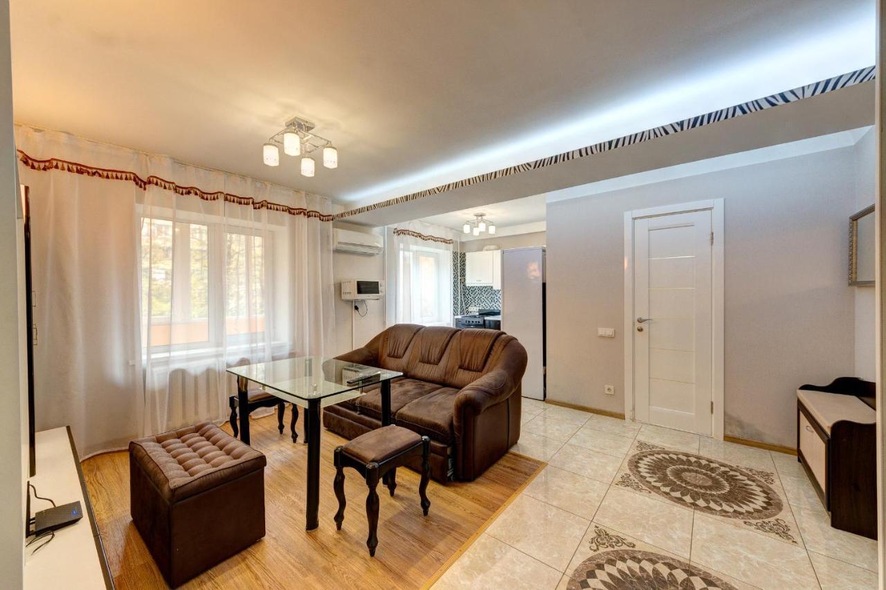 Excellent apartment Druzhby Narodov boulevard 3a. Lybedskaya metro station Kiev Buitenkant foto