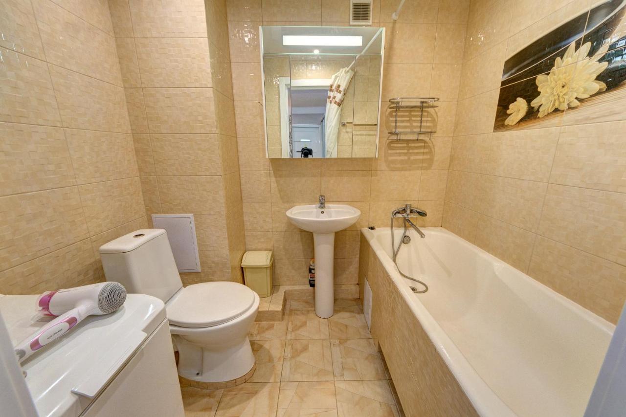 Excellent apartment Druzhby Narodov boulevard 3a. Lybedskaya metro station Kiev Buitenkant foto