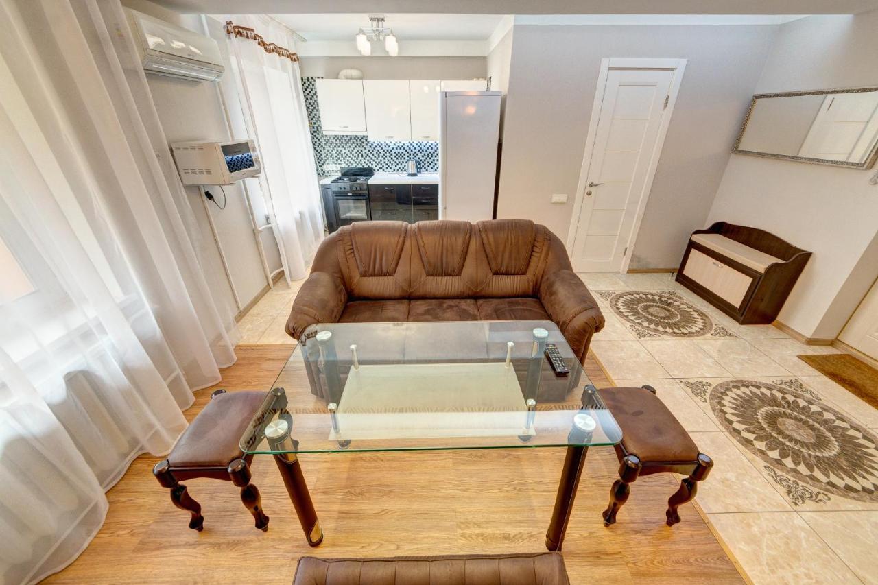 Excellent apartment Druzhby Narodov boulevard 3a. Lybedskaya metro station Kiev Buitenkant foto