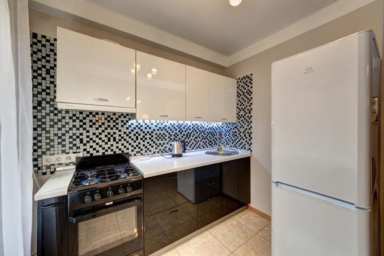 Excellent apartment Druzhby Narodov boulevard 3a. Lybedskaya metro station Kiev Buitenkant foto